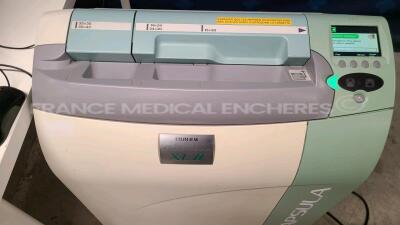 Fujifilm Computed Radiography Capsula XL CR-IR 350 - YOM 02/2008 - S/W 3.2 with workstation including FCR software B V5.0.0.345 - options 5000 connection - scanner connection (FRUP) - HQ image (FRUP) - dynamic range control processing - tomographic arti - 3