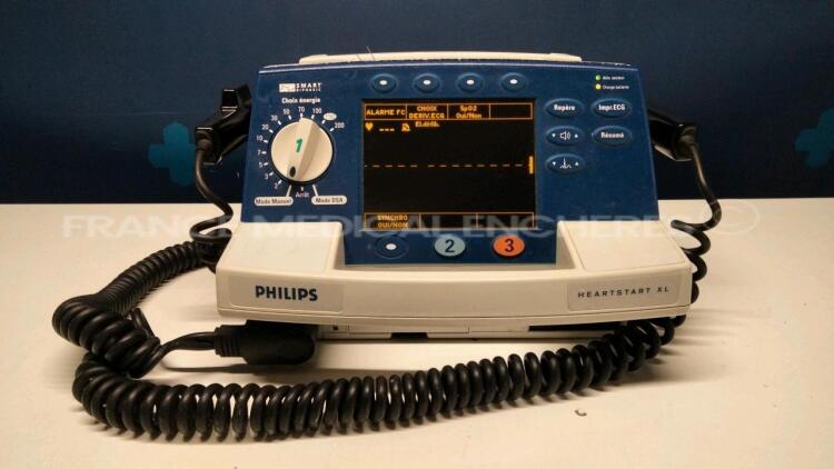 Philips Defibrilator Hearstart XL - YOM 2003 (Powers up)