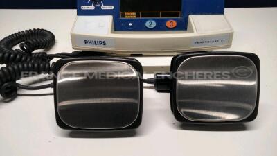 Philips Defibrilator Hearstart XL - YOM 2004 (Powers up) - 4