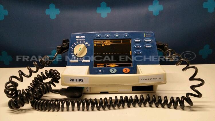 Philips Defibrilator Hearstart XL - YOM 2004 (Powers up)