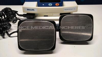 Philips Defibrilator Hearstart XL - YOM 2004 (Powers up) - 4