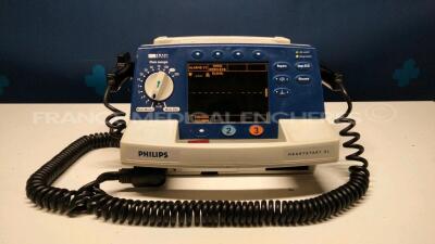 Philips Defibrilator Hearstart XL - YOM 2003 (Powers up)