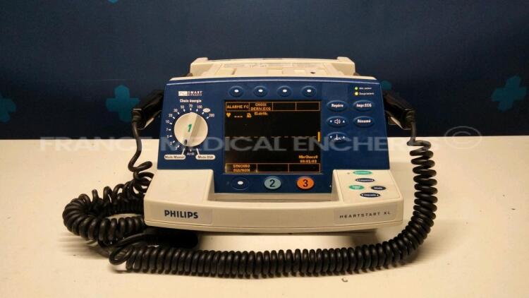 Philips Defibrilator Hearstart XL - YOM 2003 (Powers up)