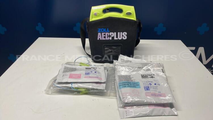 Zoll Defibrillator AED plus - w/ Skintact consumable electrodes (Powers up)