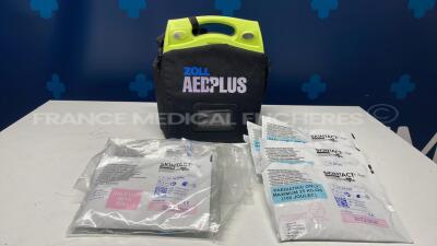 Zoll Defibrillator AED plus - w/ Skintact consumable electrodes (Powers up)