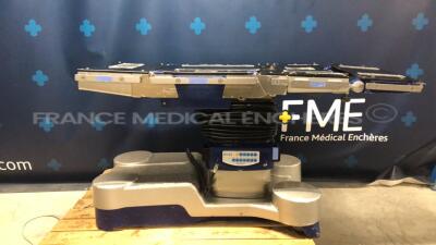 Maquet Operating Table Alphamaxx 1133-12B3 - YOM 2007 - tested and functional - missing remote control (Powers up)