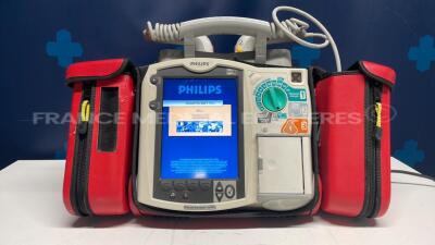 Philips Defibrilator Hearstart MRX - YOM 2012 (Powers up)