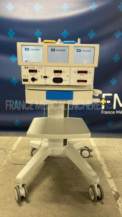 Covidien Electrosurgical Unit Force Triad - YOM 08/2012 - S/W 3.80 - w/ footswitch and cart (Powers up)