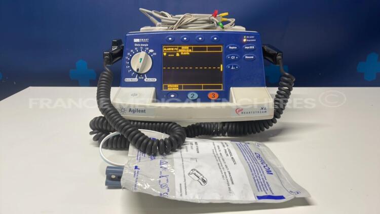 Agilent Defibrilator Hearststream XL - YOM 04/2001 (Powers up)