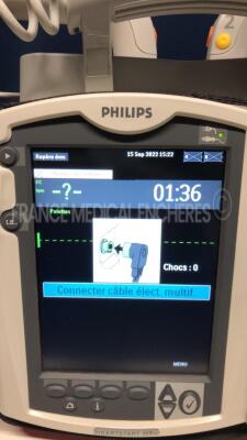 Philips Defibrilator Hearstart MRX - YOM 2015 - w/ ECG leads (Powers up) - 2