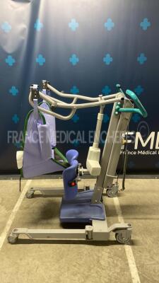 Arjo Patient Lift Sara 3000 - tested and functional - YOM 2008 (Powers up) - 2