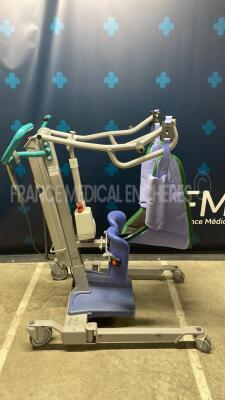 Arjo Patient Lift Sara 3000 - tested and functional - YOM 2008 (Powers up) - 3