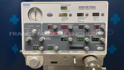 Viasys Infant Ventilator Bear Cub 750 PSV (Powers up) - 4