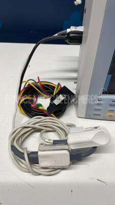 Datascope Patient Monitor Passport 2 - YOM 2011 - w/ ECG leads - SPO2 sensor (Powers up) - 2