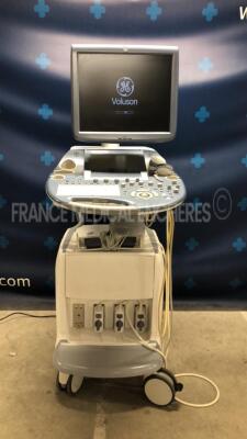 GE Ultrasound Voluson E8 - YOM 2010 - S/W 10.0.0.365 - Options advanced 4D - DICOM - sono NT - vocal 2 - Advanced VCI - w/ C1-5-D probe YOM 08/2010 - RAB4-8-D probe YOM 09/2008 - RIC5-9-D probe YOM 01/2019 - Dual footswitch (Powers up)