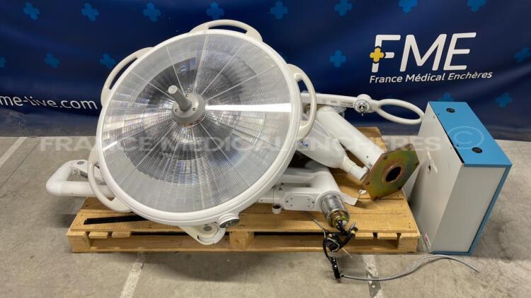 ALM Operating Light Prismalix 4000 - YOM 2002 - declared functional by the seller