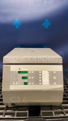 Jouan Centrifuge C3i (Powers up)