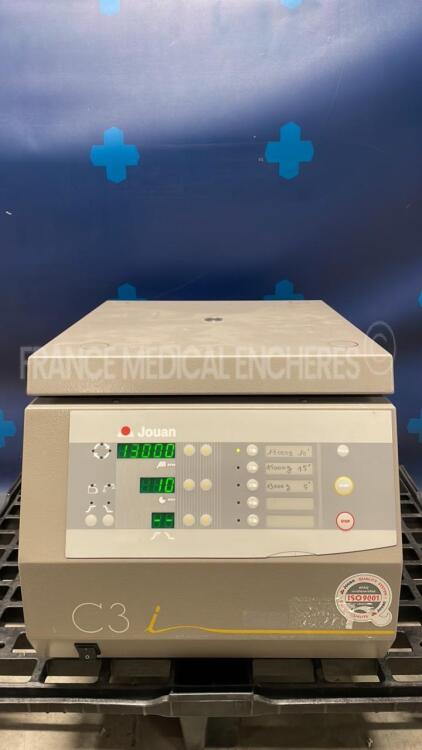 Jouan Centrifuge C3i (Powers up)