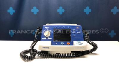 Philips Defibrillator Hearstart XL - YOM 06/2010 - italian language (Powers up)