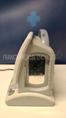 GE Defibrillator Responder 2000 - YOM 02/2009 - S/W 2.41 italian language - missing paddels (Powers up) - 2