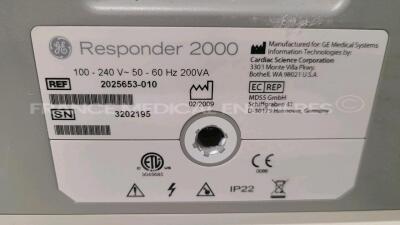 GE Defibrillator Responder 2000 - YOM 02/2009 - S/W 2.41 italian language - missing paddels (Powers up) - 5