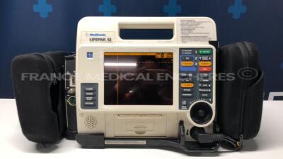 Medtronic Defibrillator Lifepak 12 - YOM 2007 - S/W 3011371-134 (Powers up)