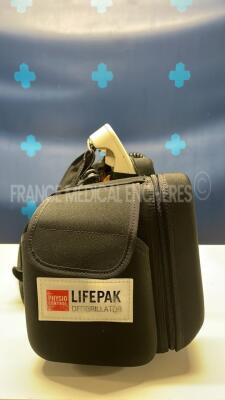 Medtronic Defibrillator Lifepak 12 - YOM 2003 - S/W 3011371-134 (Powers up) - 4