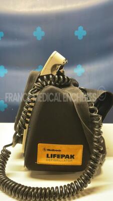 Medtronic Defibrillator Lifepak 12 - YOM 2004 - S/W 3011371-134 (Powers up) - 3