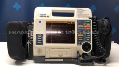 Medtronic Defibrillator Lifepak 12 - YOM 2007 - S/W 3011371-134 (Powers up)