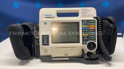 Medtronic Defibrillator Lifepak 12 - YOM 2003 - S/W 3011371-134 (Powers up)