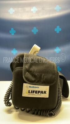 Medtronic Defibrillator Lifepak 12 - YOM 2003 - S/W 3011371-134 (Powers up) - 3