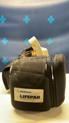 Medtronic Defibrillator Lifepak 12 - YOM 2003 - S/W 3011371-134 (Powers up) - 4