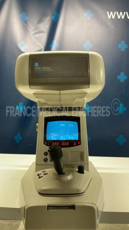 Nidek Auto Keratometer ARK-700A - YOM 2000 (Powers up)