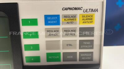 Lot of 1x Datex Engstrom Vital Signs Monitor Capnomac Ultima and 1x Colin Tensiometer BP 103 NC (Both power up) - 6