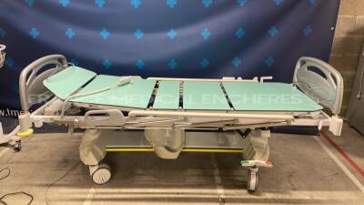 Favero Hospital Bed 9LS0005 - YOM 2002 (Powers up) - 2