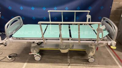 Favero Hospital Bed 9LS0005 - YOM 2002 (Powers up) - 6