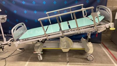 Favero Hospital Bed 9LS0005 - YOM 2002 (Powers up) - 7