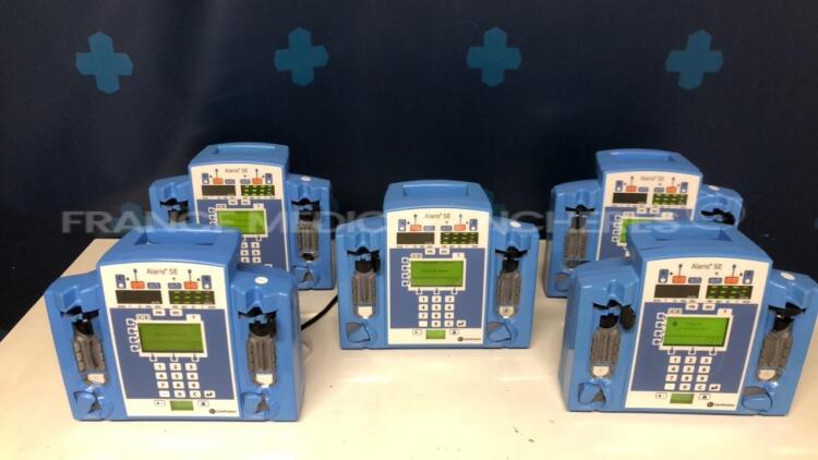 Lot of 5 Carefusion Dual Channel Infusion Pumps Alaris SE 7231 - 4 YOM 2013 - 1 YOM 2004 - S/W 02.80 (All power up)