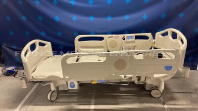 Lot of 2 Hill-Rom Hospital Beds Tipo B - 1 untested due to the electric plug - the second is tested and functional (Both power up) - 6