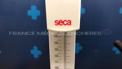 Lot of 2 x Seca Scales and 1 x Seca Scale chair M400020 - no power supply for the test - 3