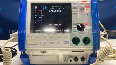 Zoll Defibrillator MSeries CCT - french language - w/ SPO2 sensor and ECG leads (Powers up) - 7