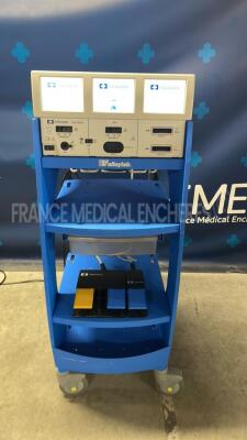 Covidien Electrosurgical Unit Force Triad - YOM 07/2015 - S/W 4.00 - w/ 2 footswitches (Powers up)