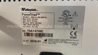 Valleylab Electrosurgical Unit Force Triad - YOM 01/2010 - S/W 3.60 - w/ 2 footswitches (Powers up) - 8
