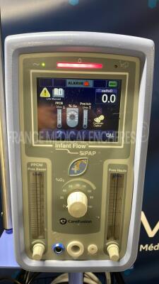 Lot of 2 x Carefusion Ventilators Infant Flow Sipap - YOM 2011/2013 (Both power up) - 2