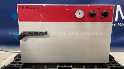 Binder Incubator B28 - no power cable (Powers up)