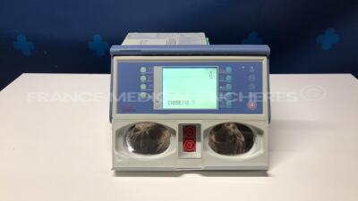 Schiller Defibrillator Defigard 3002IH - S/W VO2.09 - missing paddels (Powers up)