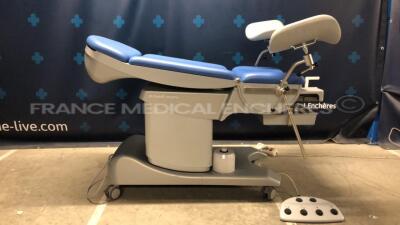 Schmitz Examination and Treatment Chair Medi-Matic 11571500 - YOM 2014 - in excellent condition - tested and fully functional (Powers up)
