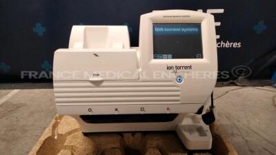 Life Technologies Personal Genome Machine ION Torrent 7467 - YOM 2013 - no power cable (Powers up)