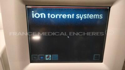 Life Technologies Personal Genome Machine ION Torrent 7467 - YOM 2013 - no power cable (Powers up) - 4