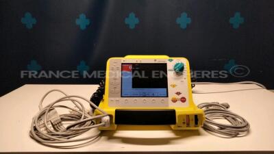 GE Defibrillator Responder 3000 - YOM 2005 - S/W 2.11 - w/ ECG leads (Powers up)